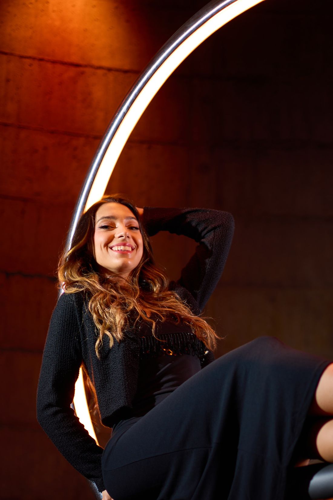 Sourire dans un anneau de lumière